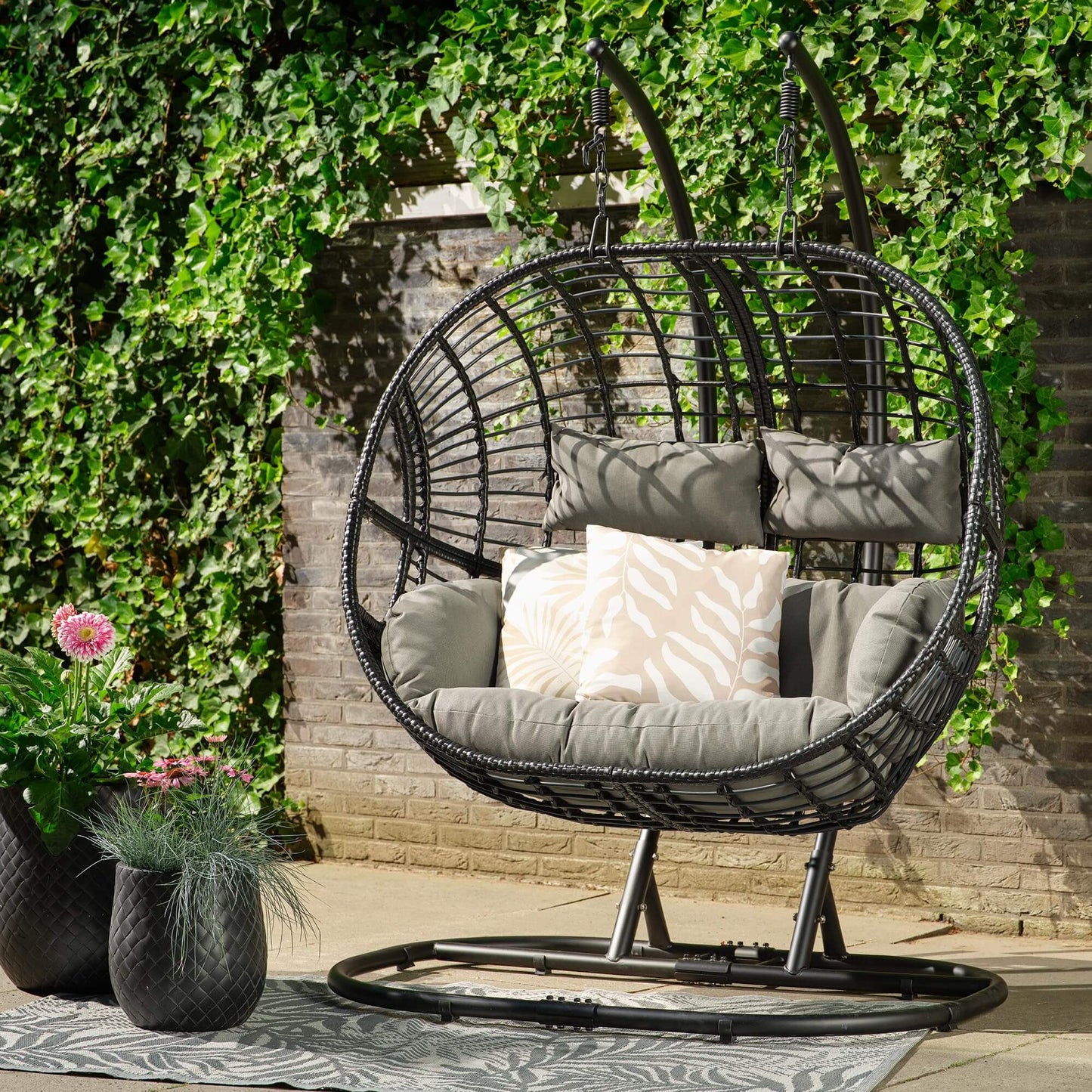 Black Vienna Rattan Hanging Hanging Double Egg Chair
