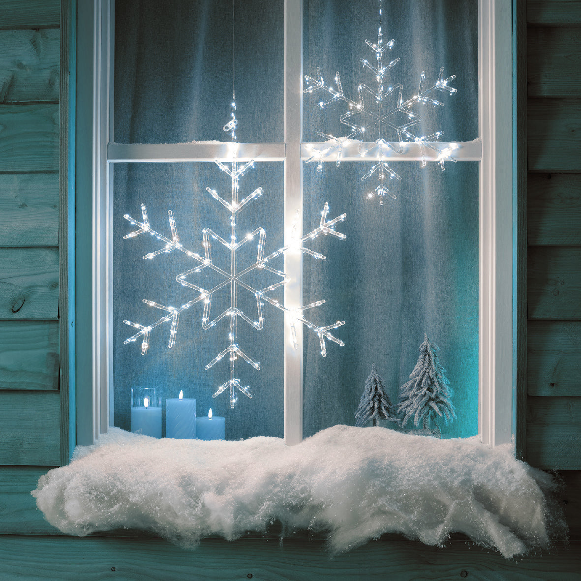 Dawsons Living Christmas Snowflake  Window/Wall Decoration with LED Lights - Cool White, Warm White and Multi-Coloured - Indoor and Outdoor